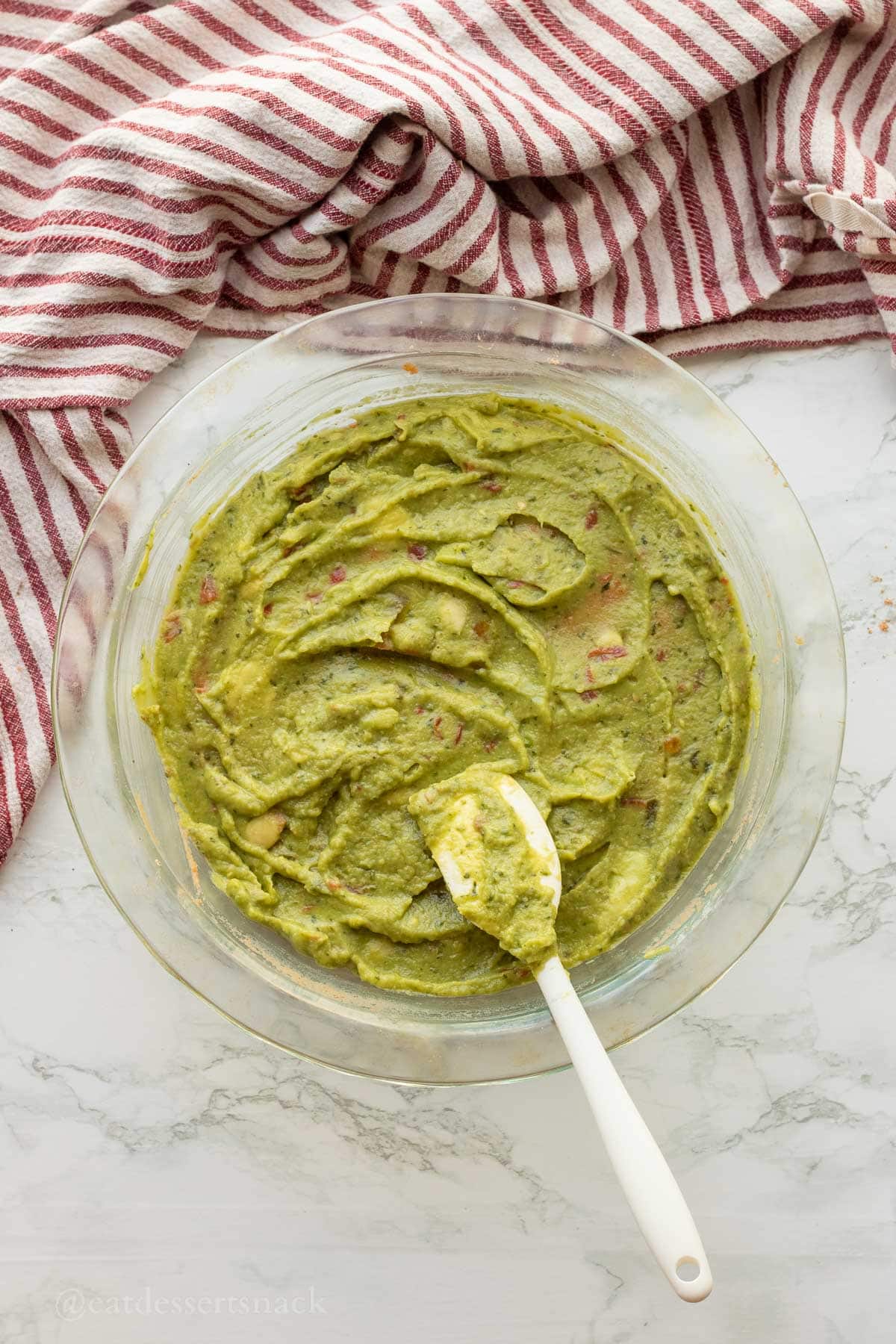Guacamole in pie pan.